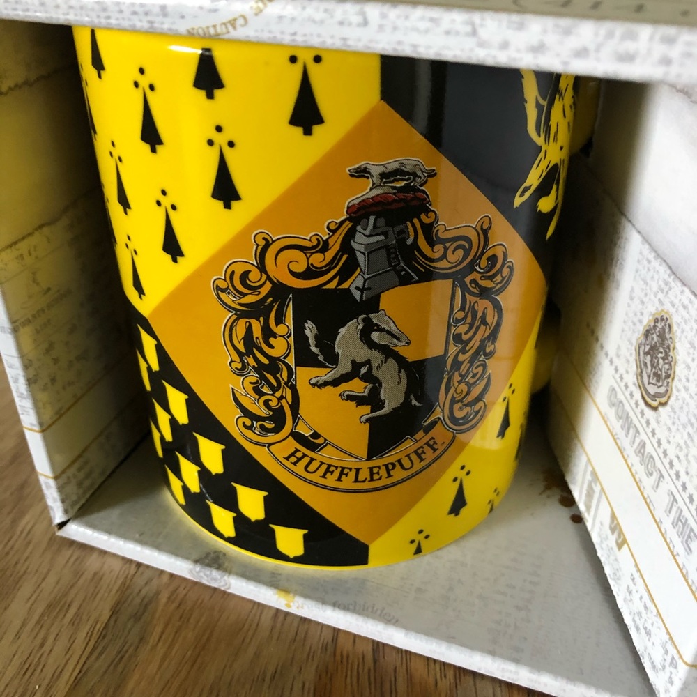 Harry Potter Hufflepuff House Crest Mug NIB